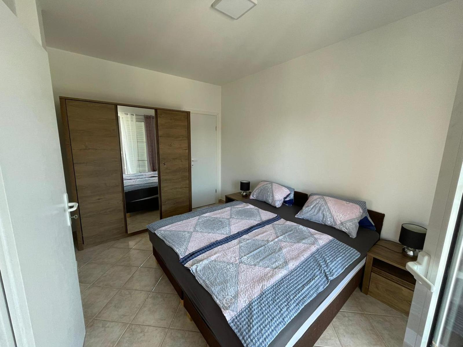 Ira Apartament Vir