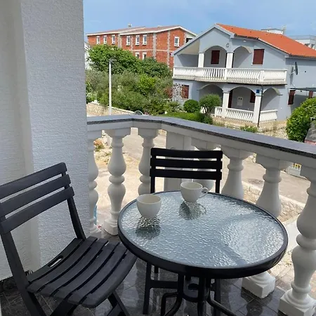 Apartmani Ira Vir Exterior photo