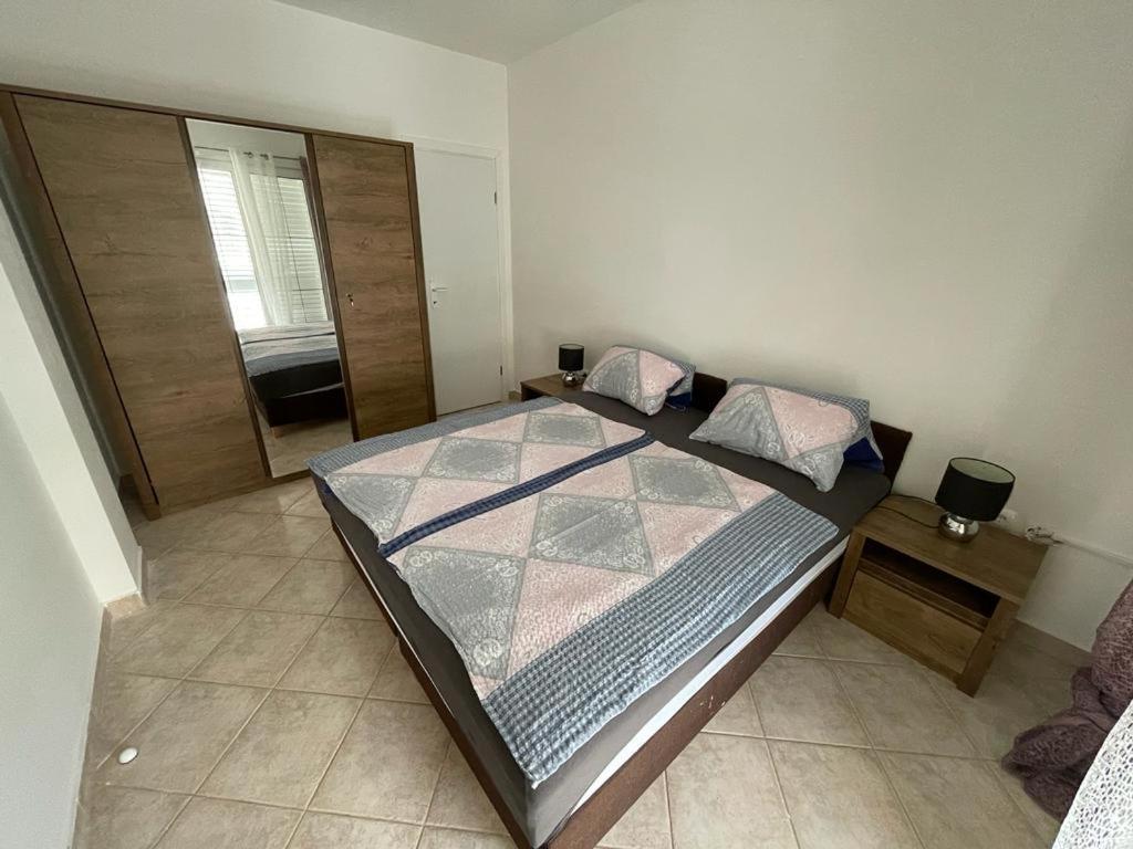 Ira Apartment