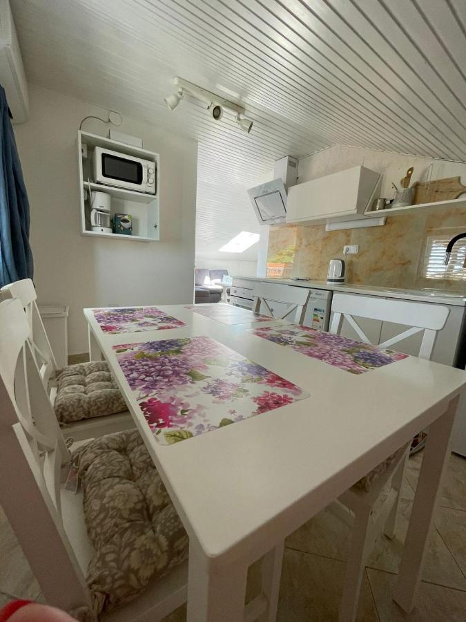 Ira Apartment Vir