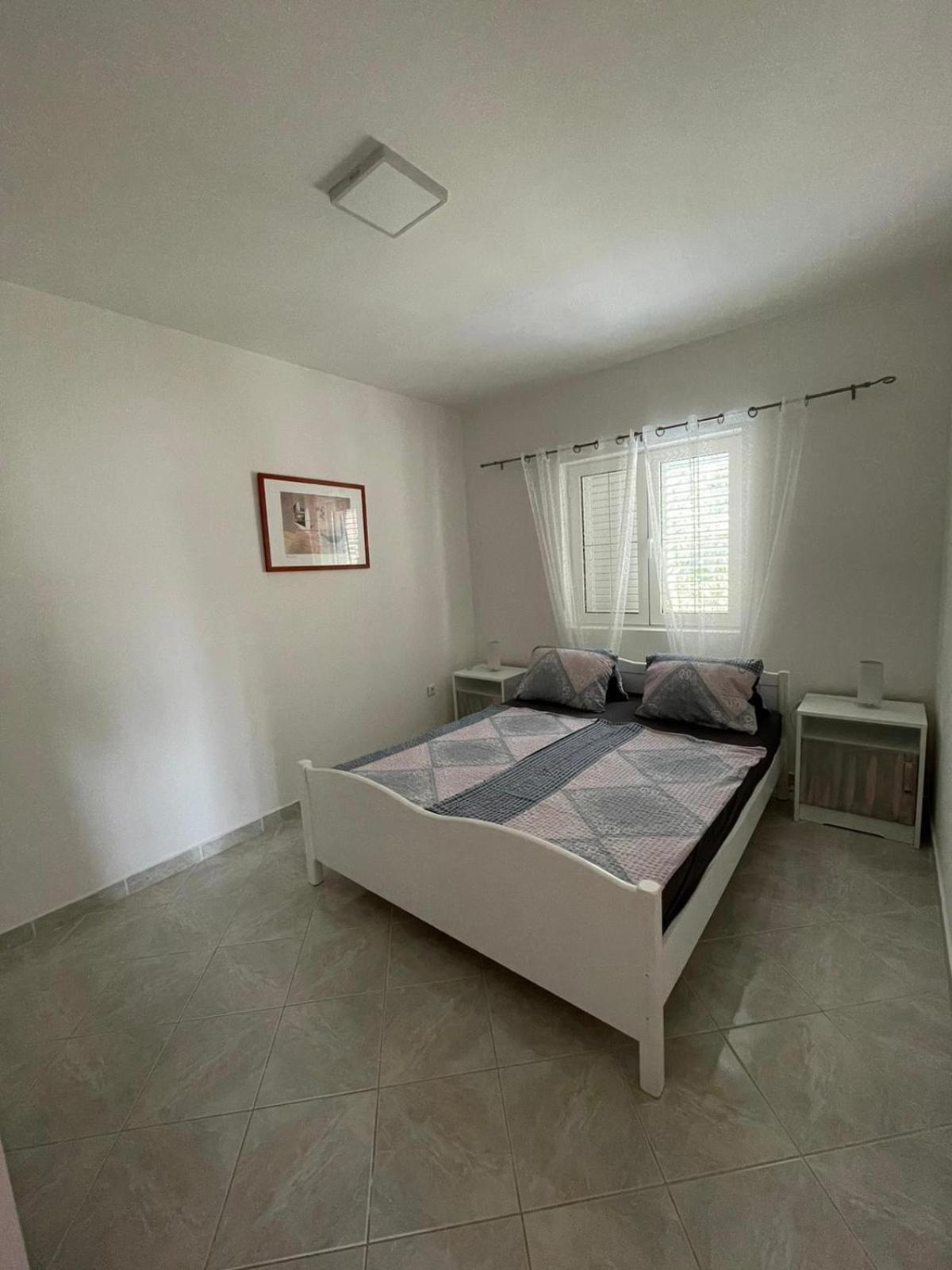 Apartment Ira