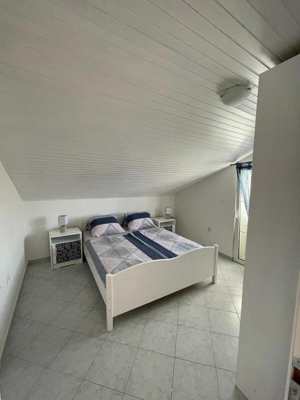 Ira Apartment